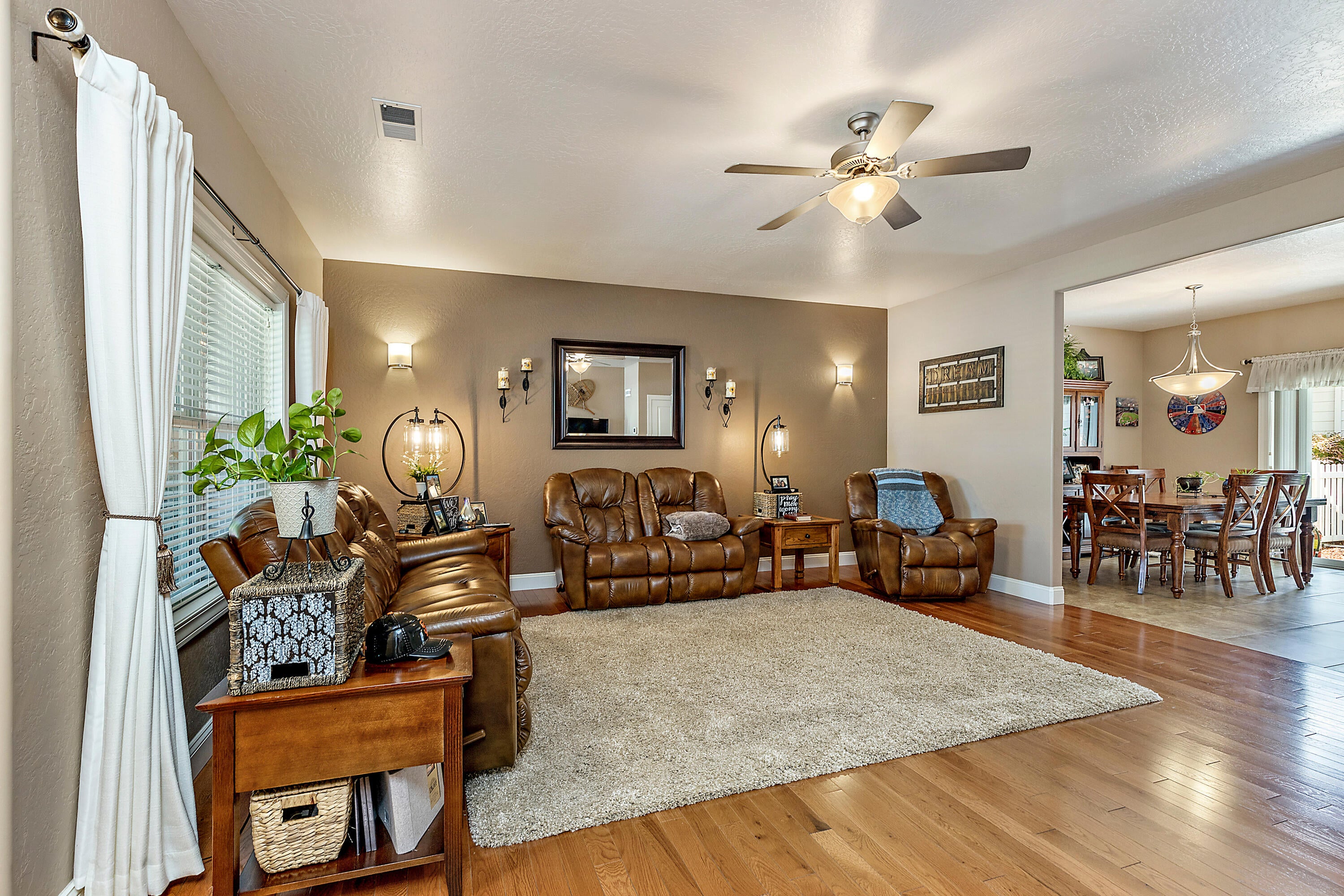 809 North Haskell Street Central Point, OR 97502 - Photo 5 of 40 9