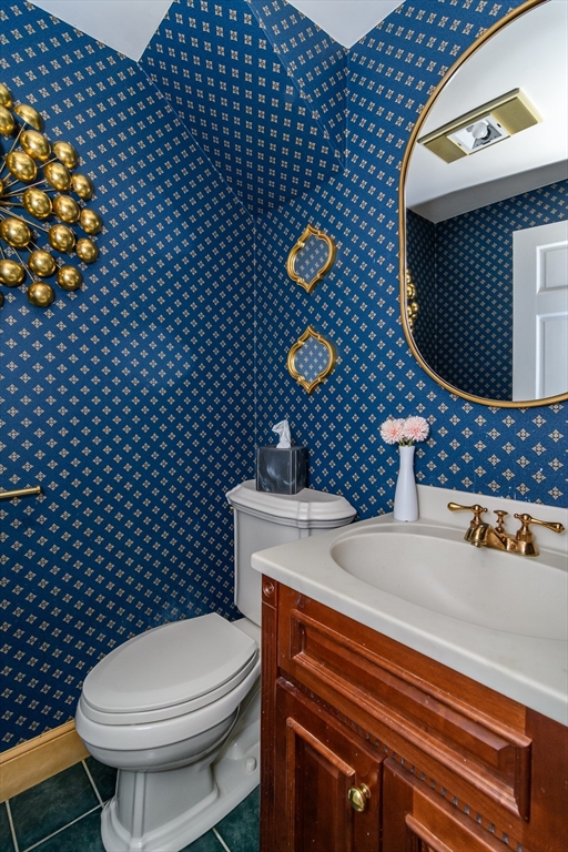 124 Everett Street Natick, MA 01760 - Photo 18 of 36 a bathroom with a toilet and a sink