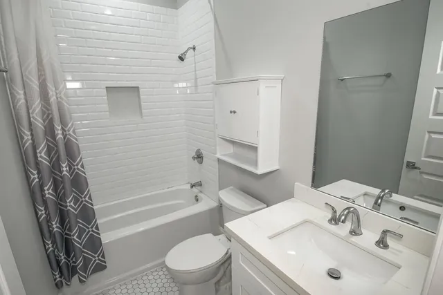 $298,900 | 3501 Gallo Drive, Chalmette, LA 70043