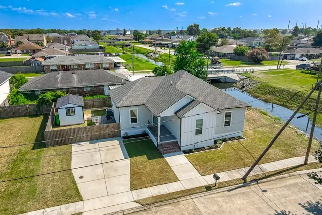 $298,900 | 3501 Gallo Drive, Chalmette, LA 70043