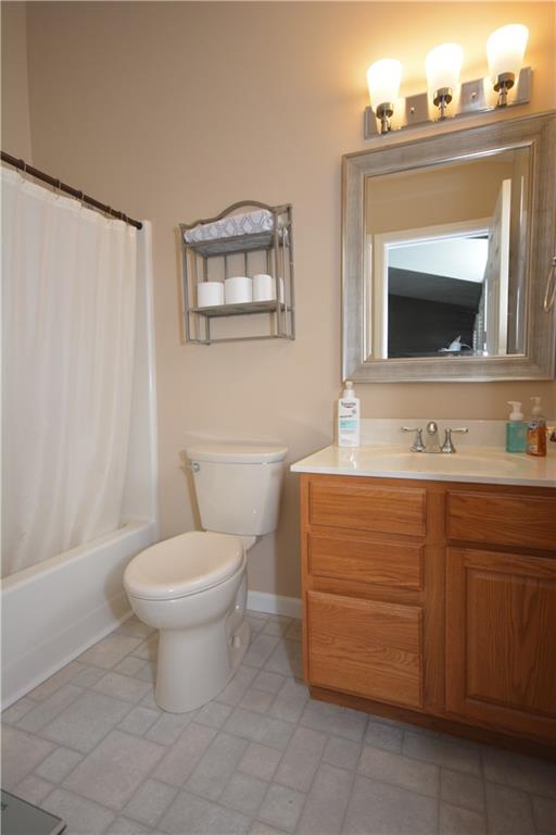 218 Grace Street McKees Rocks, PA 15136 - Photo 14 of 22 Master bath