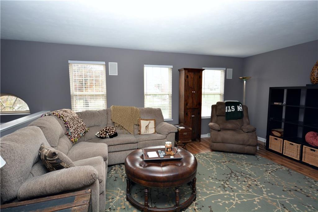 218 Grace Street McKees Rocks, PA 15136 - Photo 4 of 22 Living room