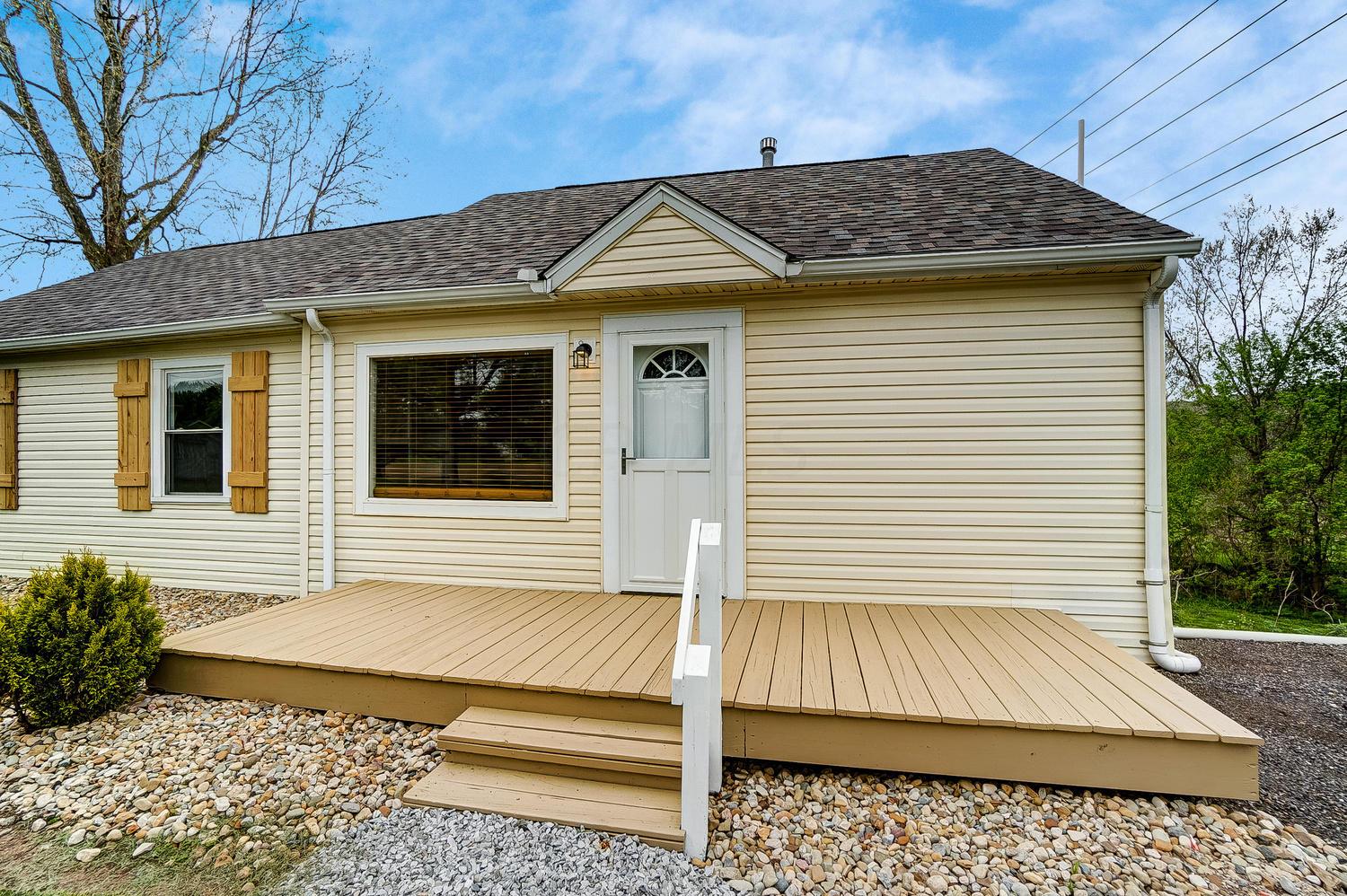 2815 Sugar Grove Road Southeast Lancaster, OH 43130 - Photo 3 of 31 Gallery Image 3