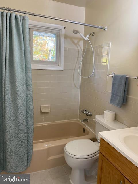 6909 Quander Road Alexandria, VA 22307 - Photo 20 of 36 MAIN LEVEL PRIMARY BATH WITH TUB SHOWER