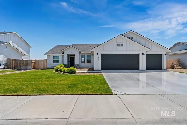 $389,900 | 1015 Southwest Besra Drive, Mountain Home, ID 83647