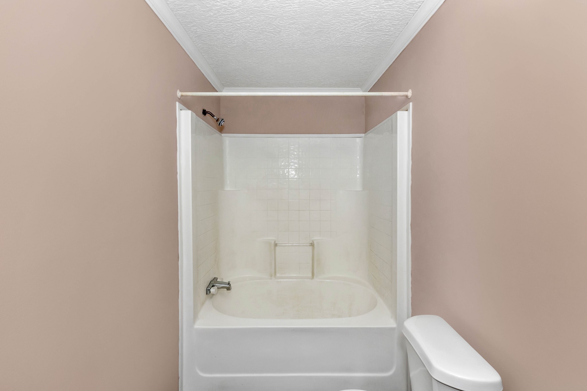911 Poplar Hill Road Prospect, TN 38477 - Photo 19 of 33 a bathroom with a bathtub and a toilet