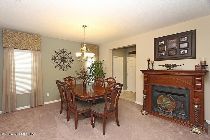 3826 Chasing Falls Road Orange Park, FL 32065 - Photo 3 of 22 diningroom_700