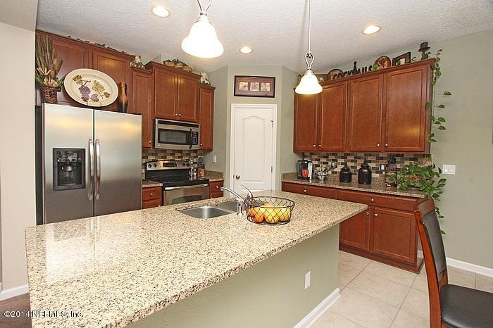 3826 Chasing Falls Road Orange Park, FL 32065 - Photo 4 of 22 kitchen_700