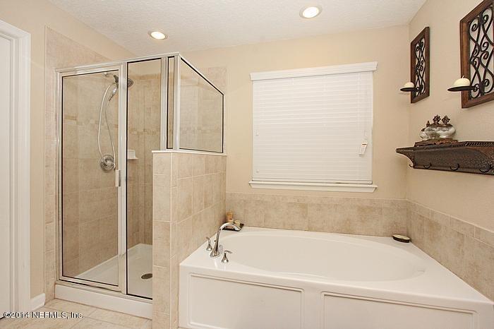 3826 Chasing Falls Road Orange Park, FL 32065 - Photo 8 of 22 masterbathroomview2_700