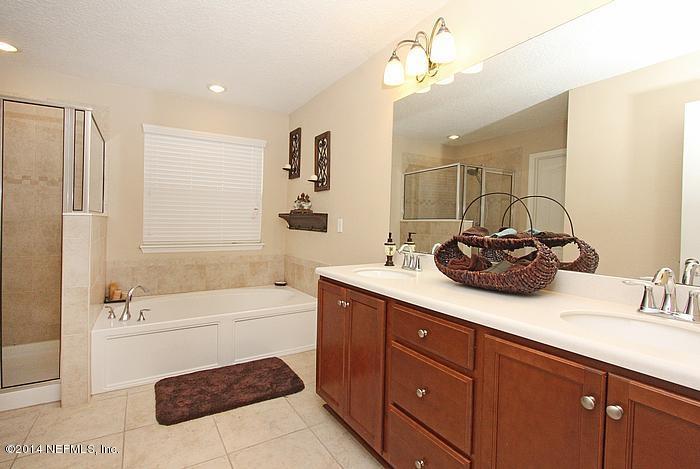3826 Chasing Falls Road Orange Park, FL 32065 - Photo 9 of 22 masterbathroom_700