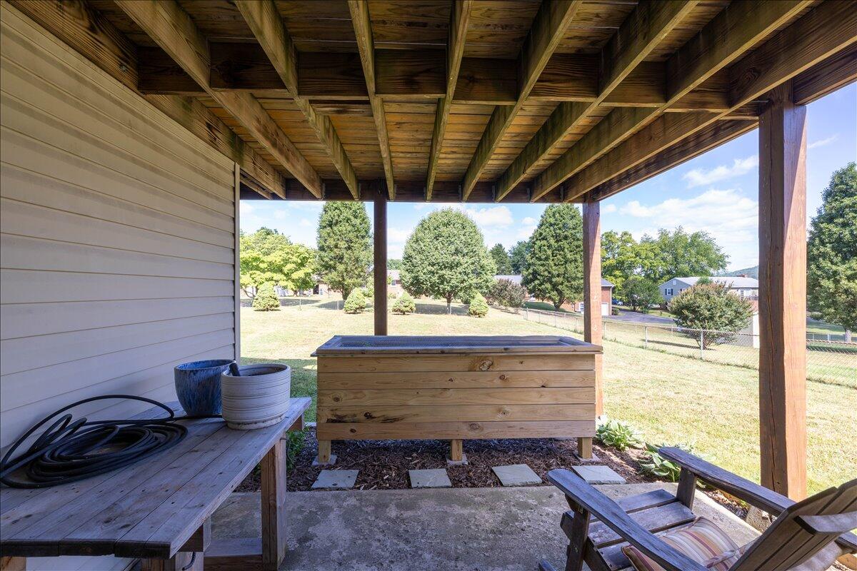 7248 Old Mountain Road Roanoke, VA 24019 - Photo 26 of 41 26-Exterior-6