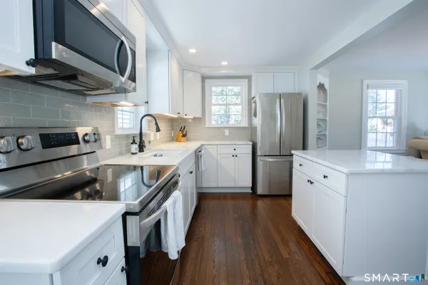 $444,000 | 72 Dyer Avenue, Canton, CT 06019