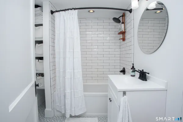 $444,000 | 72 Dyer Avenue, Canton, CT 06019