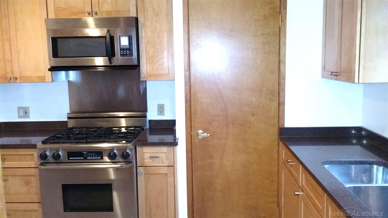 2057 Wiltshire Road Berkley, MI 48072 - Photo 8 of 36