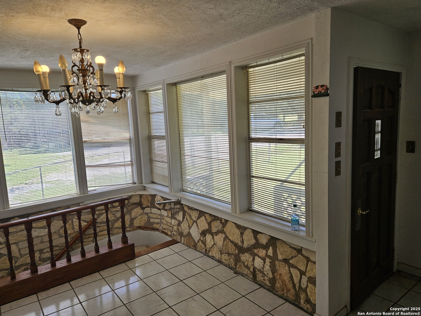 29 Green Cedar Road Boerne, TX 78006 - Photo 15 of 39 a view of a room with windows