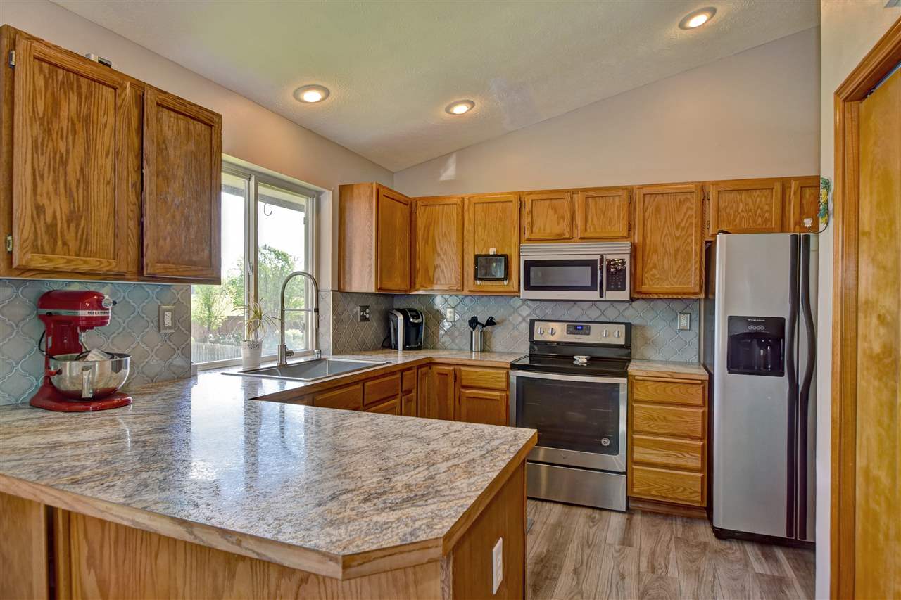 422 East Midway Road Colbert, WA 99005 - Photo 5 of 20