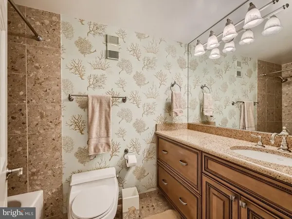 $3,500 | 250 President Street, Unit 806, Baltimore, MD 21202