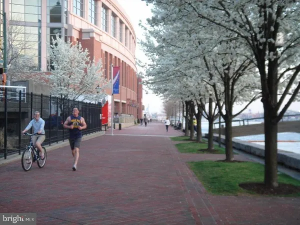 $3,500 | 250 President Street, Unit 806, Baltimore, MD 21202