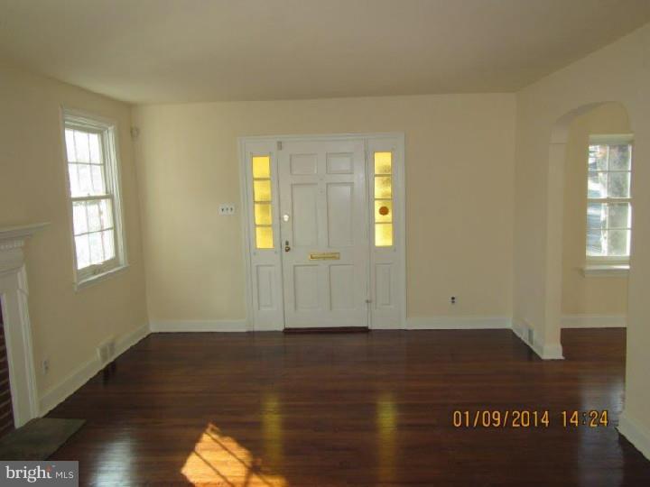 709 Conshohocken State Road Bala Cynwyd, PA 19004 - Photo 2 of 25 Living Room