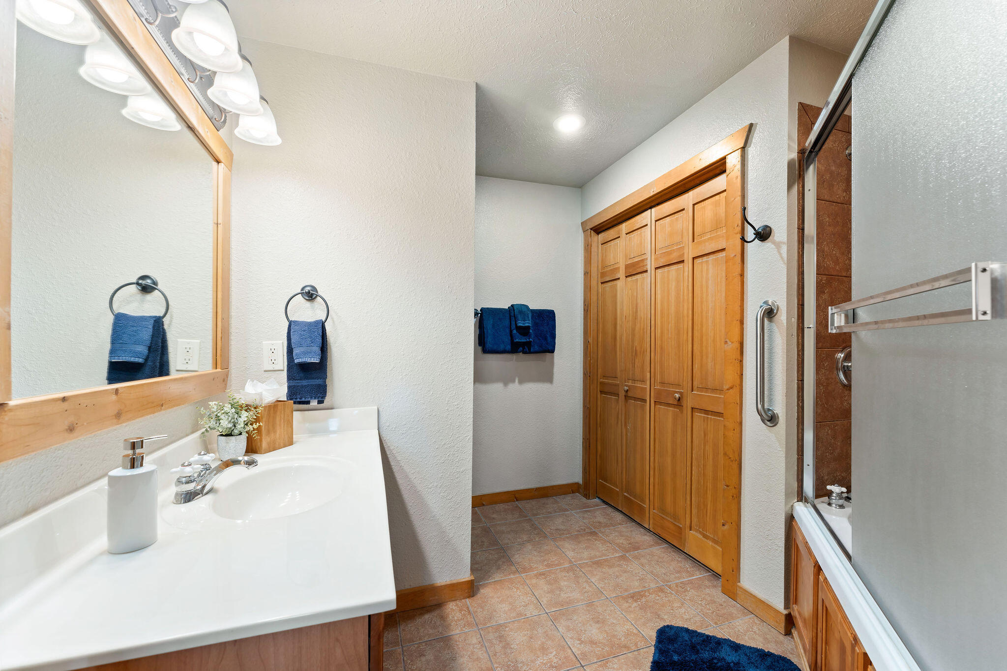 92 Cantwell Lane, Unit 82 Reeds Spring, MO 65737 - Photo 29 of 51 Bathroom