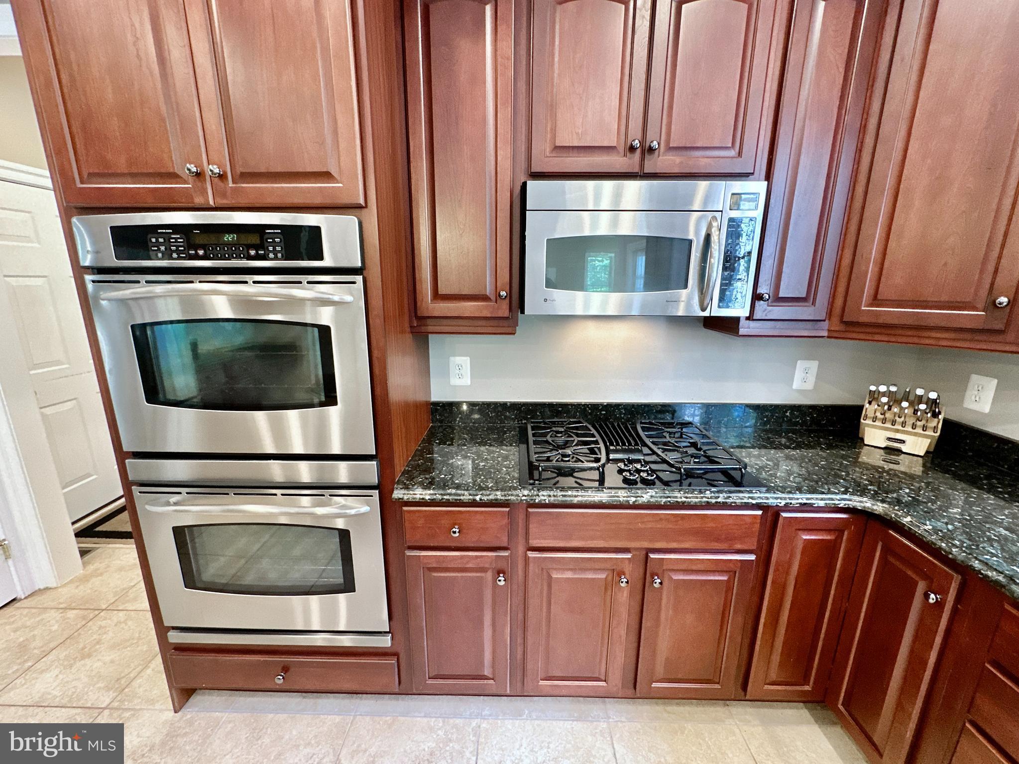 513 Broad Stream Lane Riva, MD 21140 - Photo 19 of 67 a kitchen with granite countertop a stove and cabinets