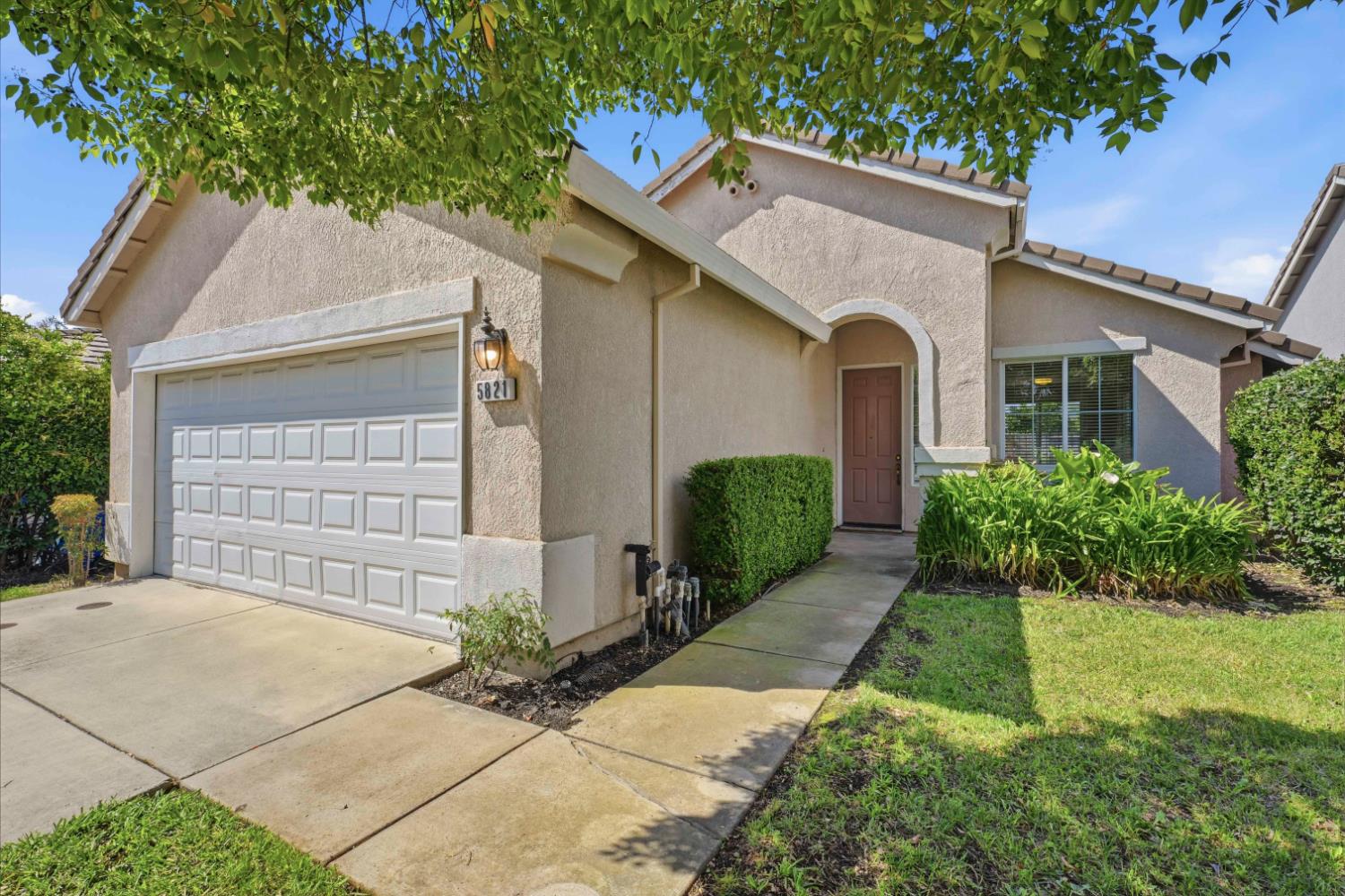 5821 Ridgepoint Drive Antelope, CA 95843 - Photo 4 of 30