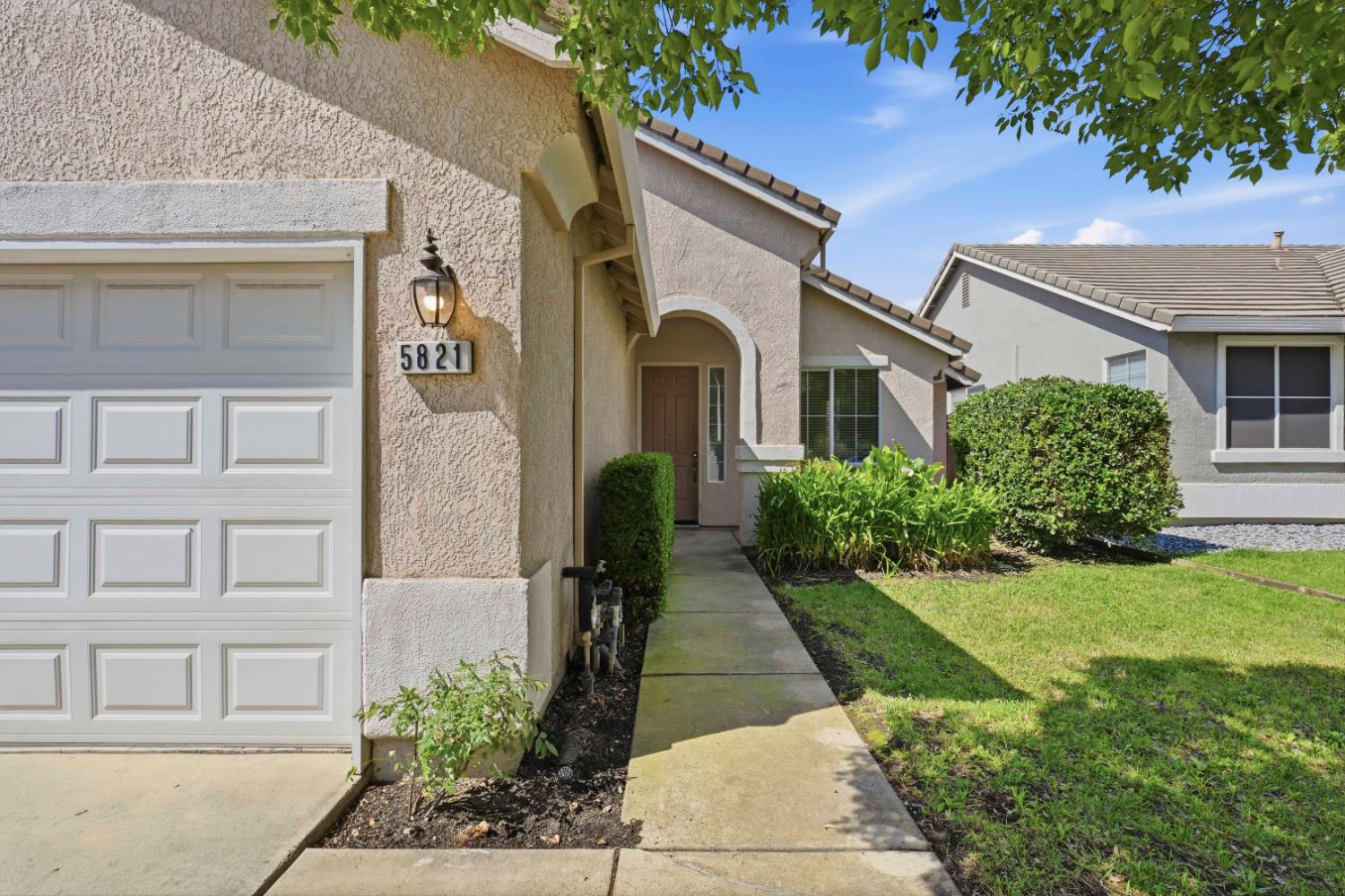 5821 Ridgepoint Drive Antelope, CA 95843 - Photo 5 of 30