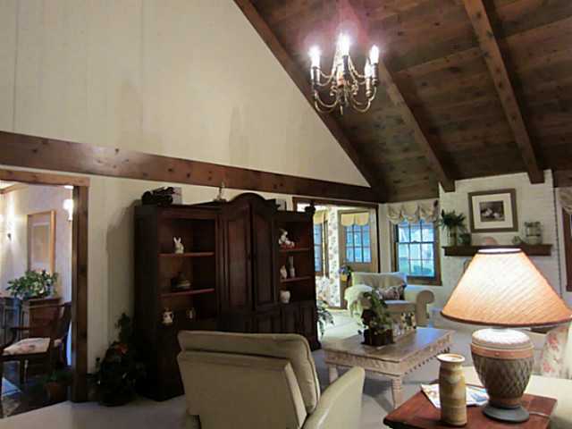 4255 Randmore Road Columbus, OH 43220 - Photo 8 of 23