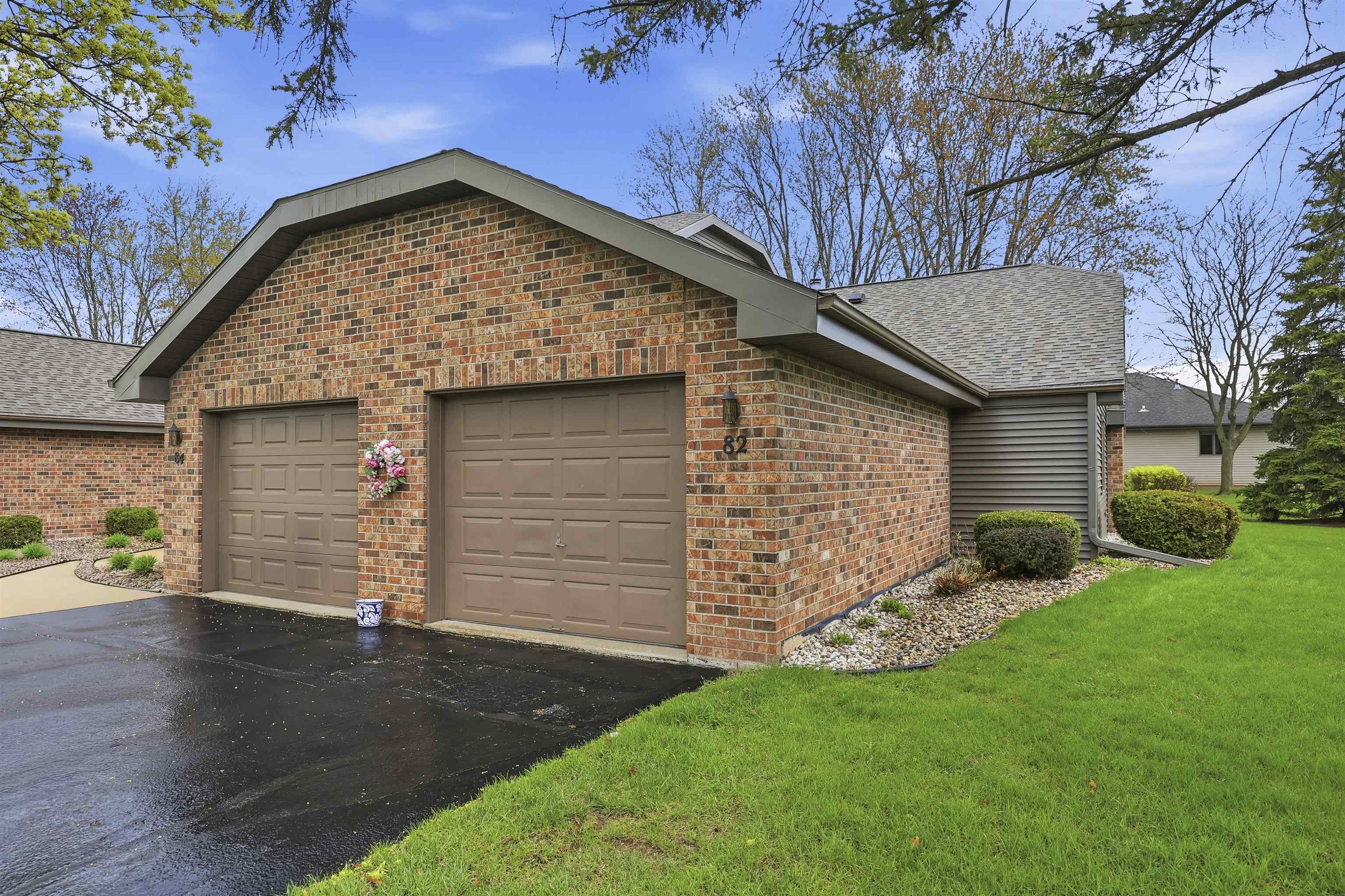 82 Spencer Village Court Appleton, WI 54914 - Photo 1 of 22