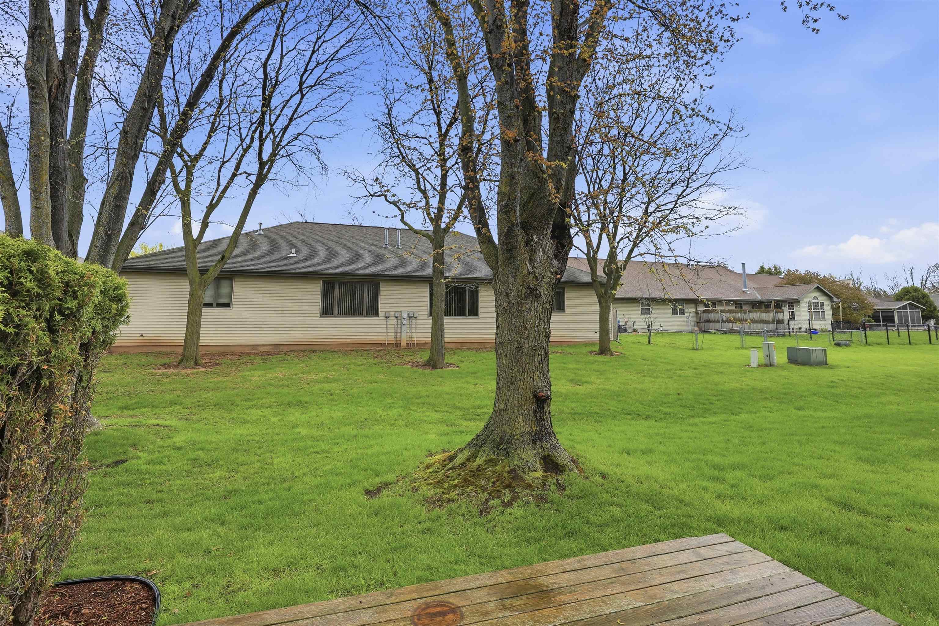 82 Spencer Village Court Appleton, WI 54914 - Photo 11 of 22