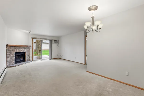 $199,900 | 82 Spencer Village Court, Appleton, WI 54914