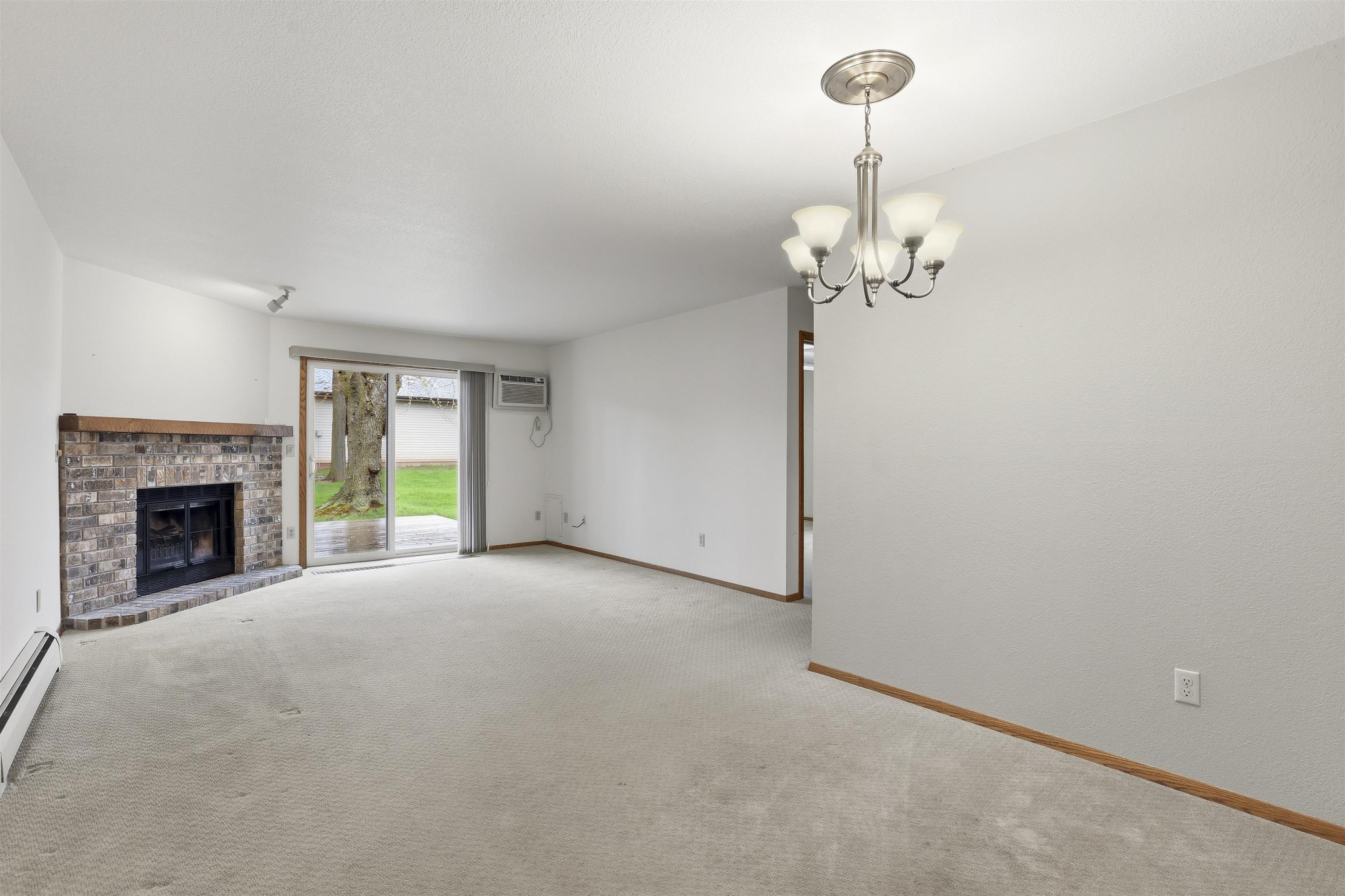 82 Spencer Village Court Appleton, WI 54914 - Photo 7 of 22