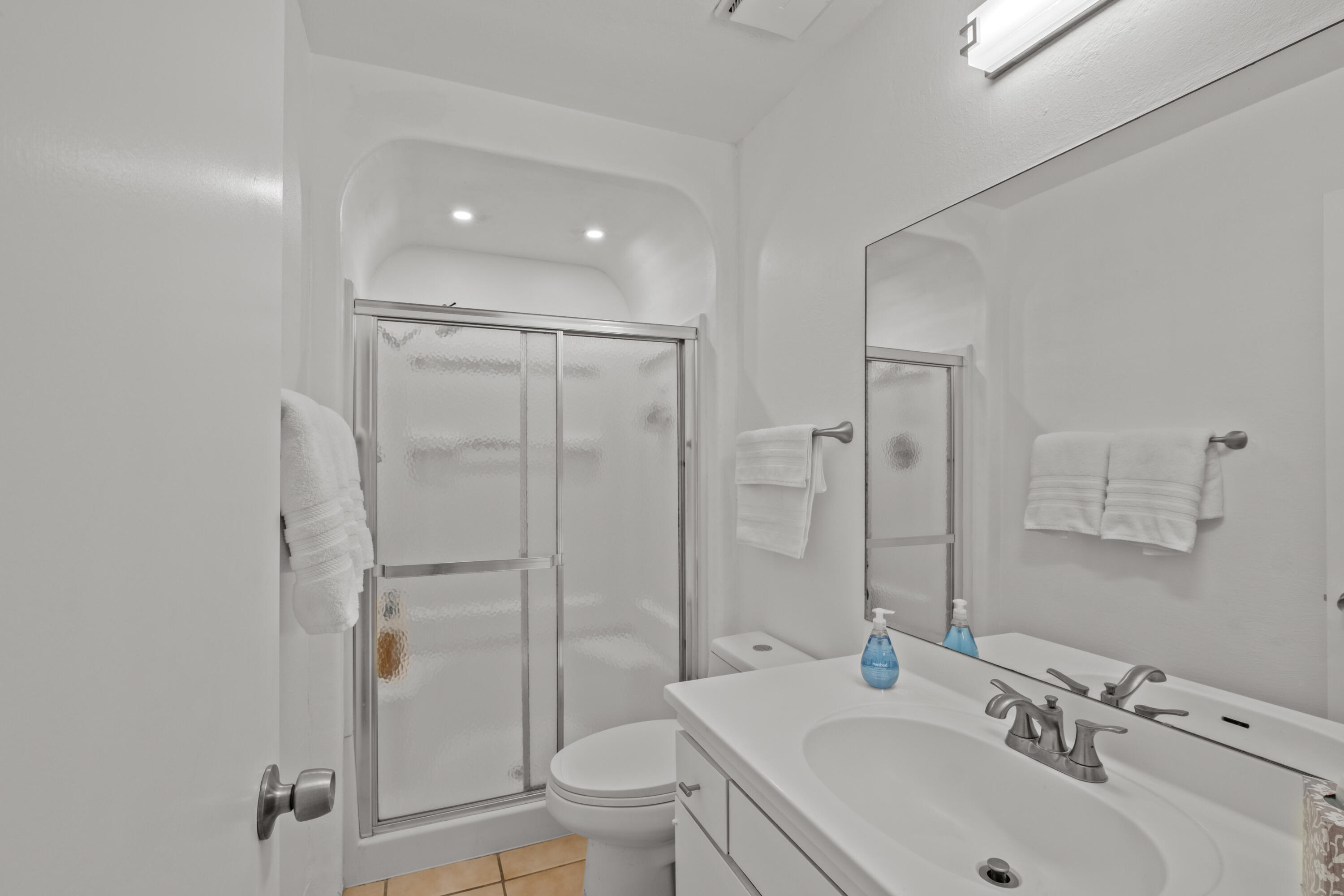 1268 Ramon Road, Unit 61 Palm Springs, CA 92264 - Photo 9 of 18 a bathroom with a sink toilet and shower