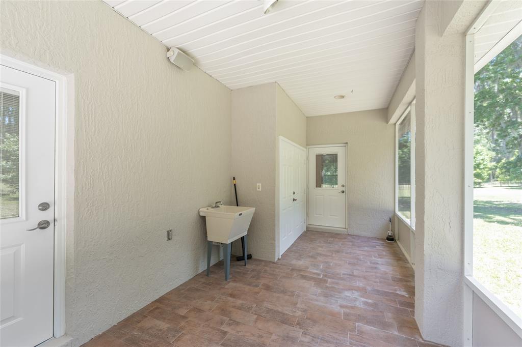 4735 Southeast 112th Street Road Belleview, FL 34420 - Photo 41 of 73 a view of an empty room with a window