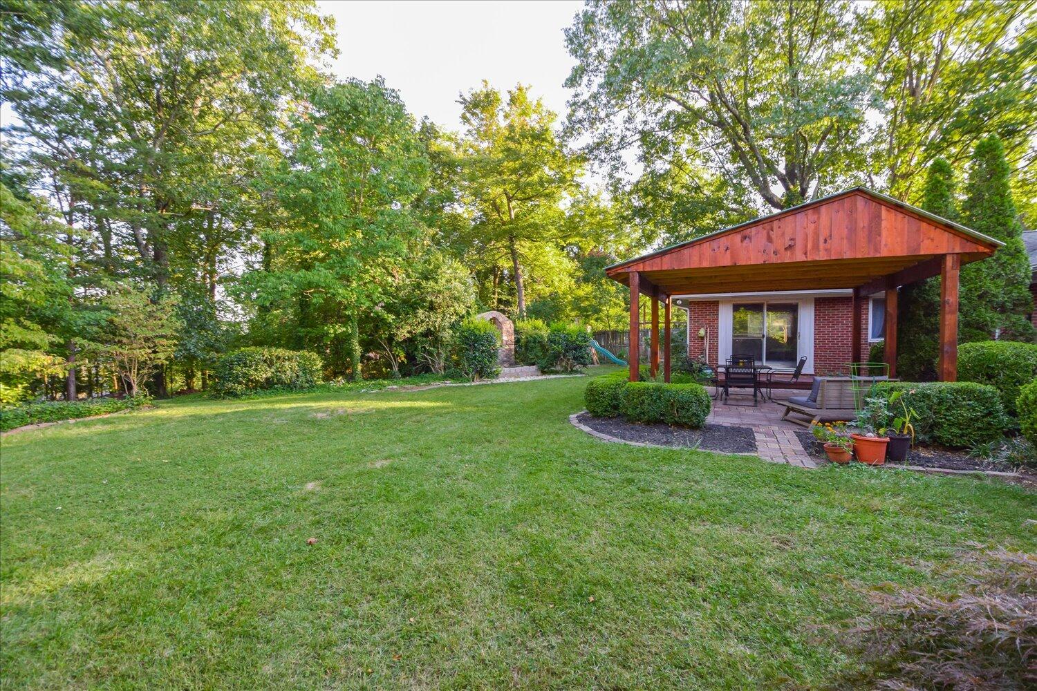3060 Sedgefield Road Southwest Roanoke, VA 24018 - Photo 35 of 39 a front view of a house with garden