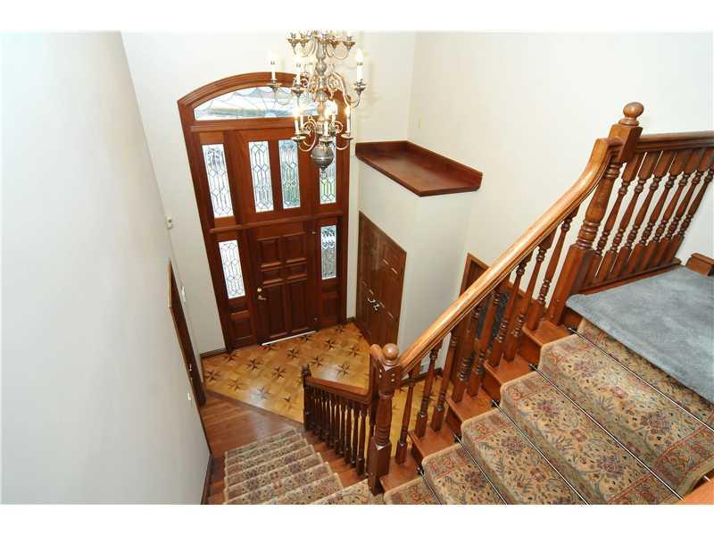 201 Lakeview Drive Coraopolis, PA 15108 - Photo 2 of 25 Entry/Foyer.