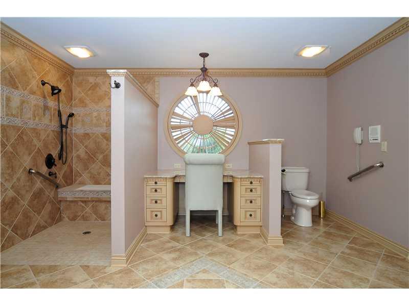 201 Lakeview Drive Coraopolis, PA 15108 - Photo 12 of 25 Master Bath/Spa.