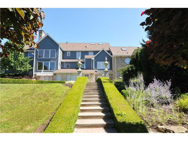 201 Lakeview Drive Coraopolis, PA 15108 - Photo 23 of 25 Exterior Back.