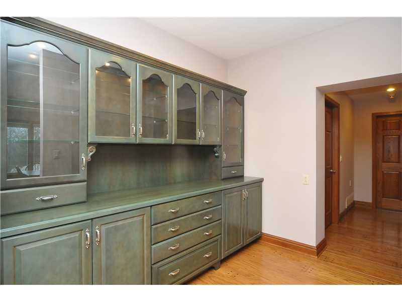201 Lakeview Drive Coraopolis, PA 15108 - Photo 8 of 25 Kitchen.
