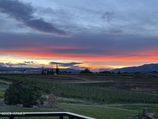 491 Elliott Road Cowiche, WA 98923 - Photo 55 of 56 Beautiful Sunsets