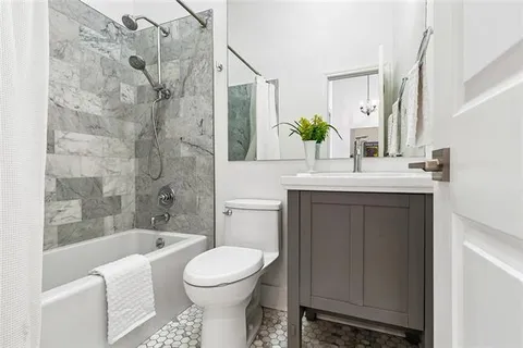 $249,000 | 330 Julia Street, Unit 317, New Orleans, LA 70130