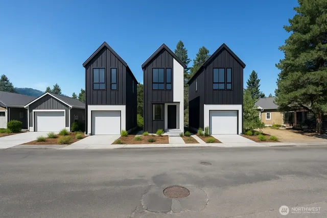 a view of a house with a street view