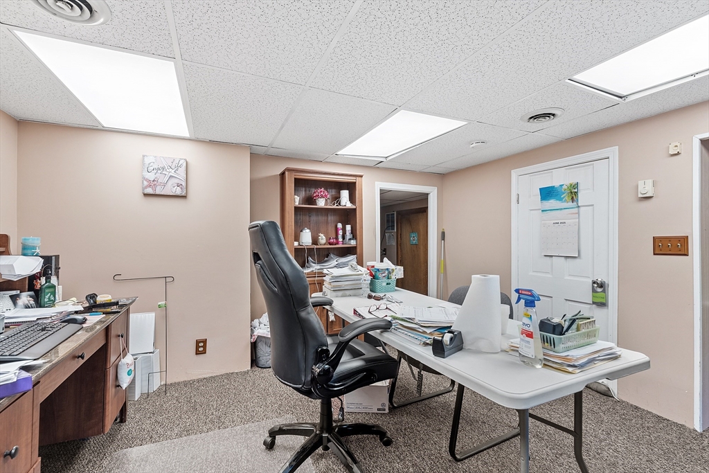 52 Cedar Street Worcester, MA 01609 - Photo 36 of 36 a workspace with furniture