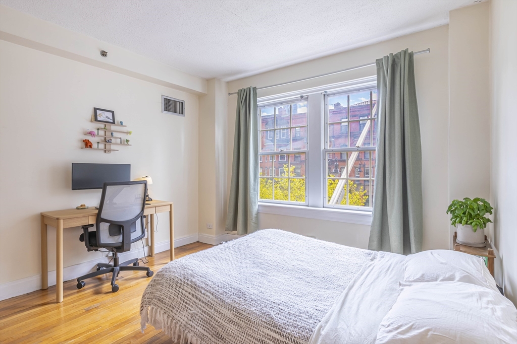 534 Beacon Street, Unit 301 Boston, MA 02215 - Photo 9 of 14