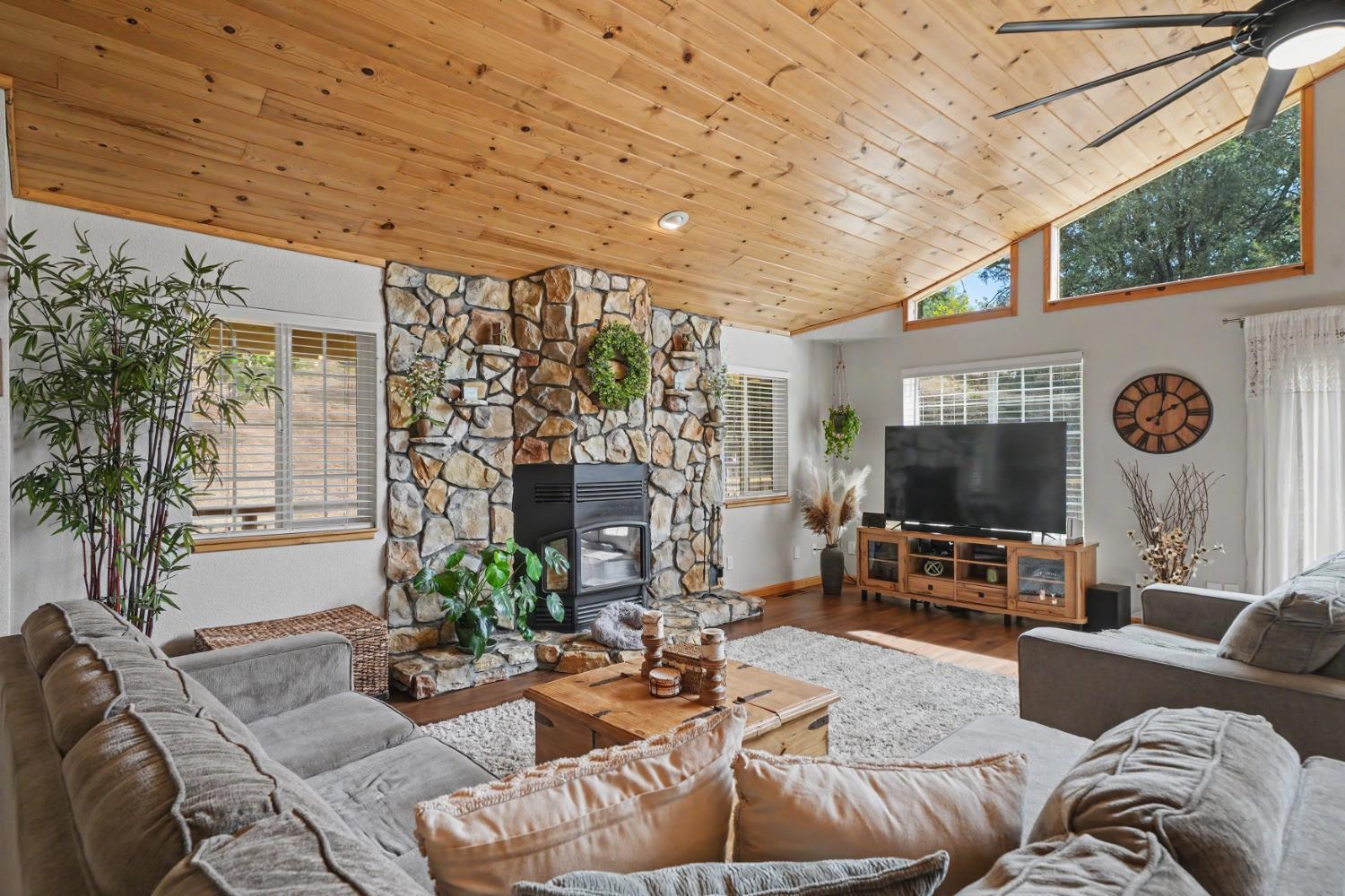 7806 Doster Road Mountain Ranch, CA 95246 - Photo 8 of 68 Gallery Image 8