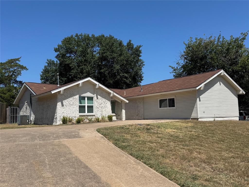 3549 Rio Grande Circle Dallas, TX 75233 - Photo 1 of 19 Gallery Image 1