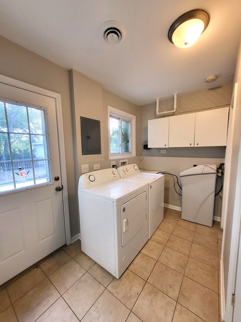 111 East 13th Street Lombard, IL 60148 - Photo 12 of 24 a kitchen with a sink stove and cabinets