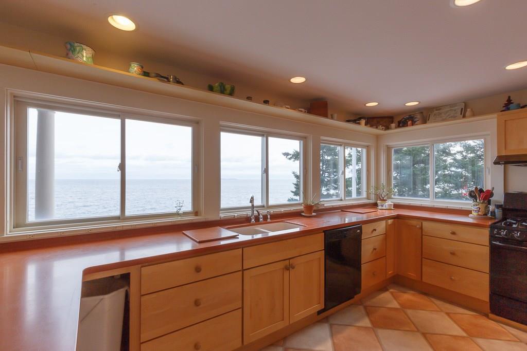 67 Cliff Road New Harbor, ME 04554 - Photo 12 of 28 Photo