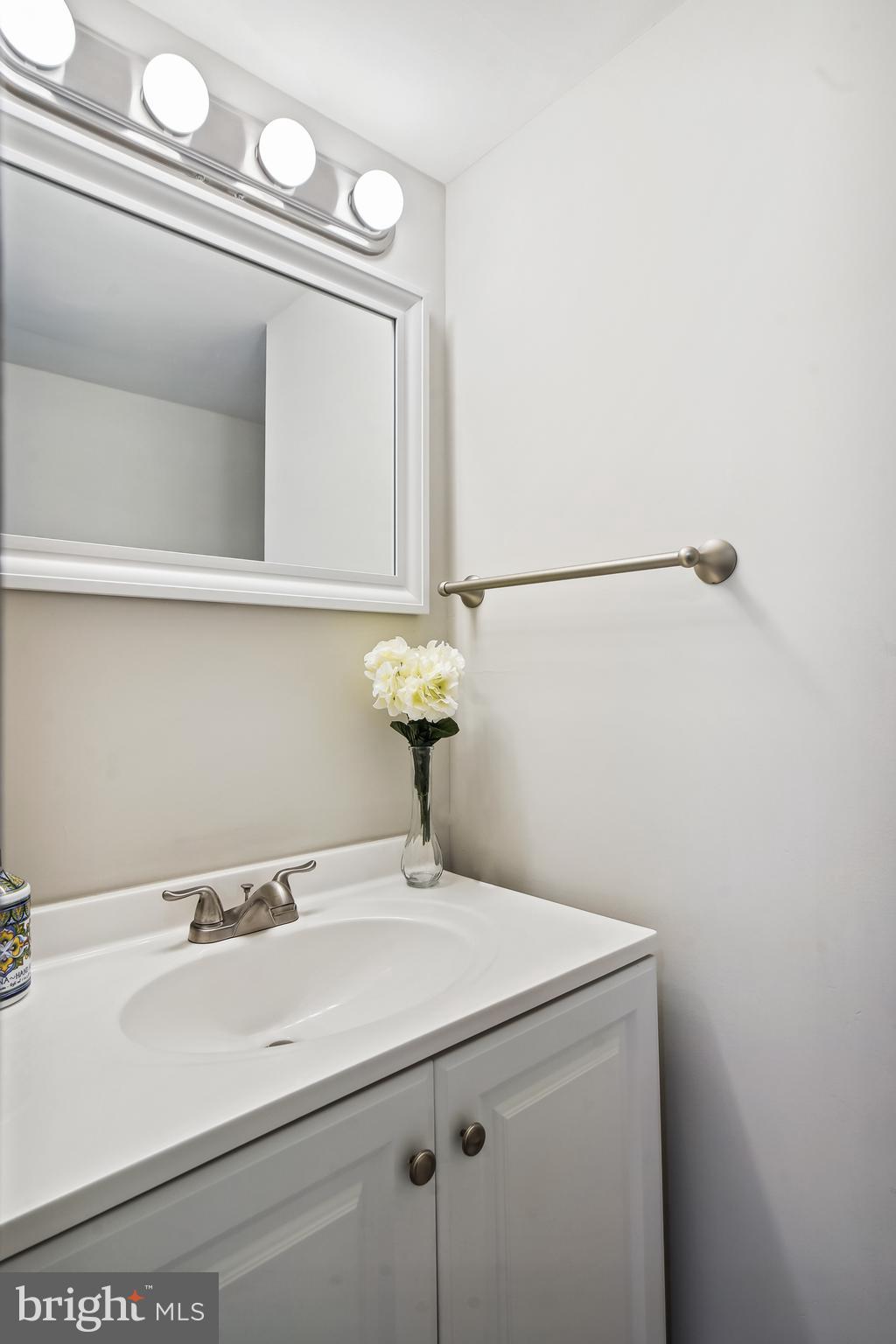 17817 Buehler Road, Unit 96 Olney, MD 20832 - Photo 15 of 38 a bathroom with a sink and a mirror