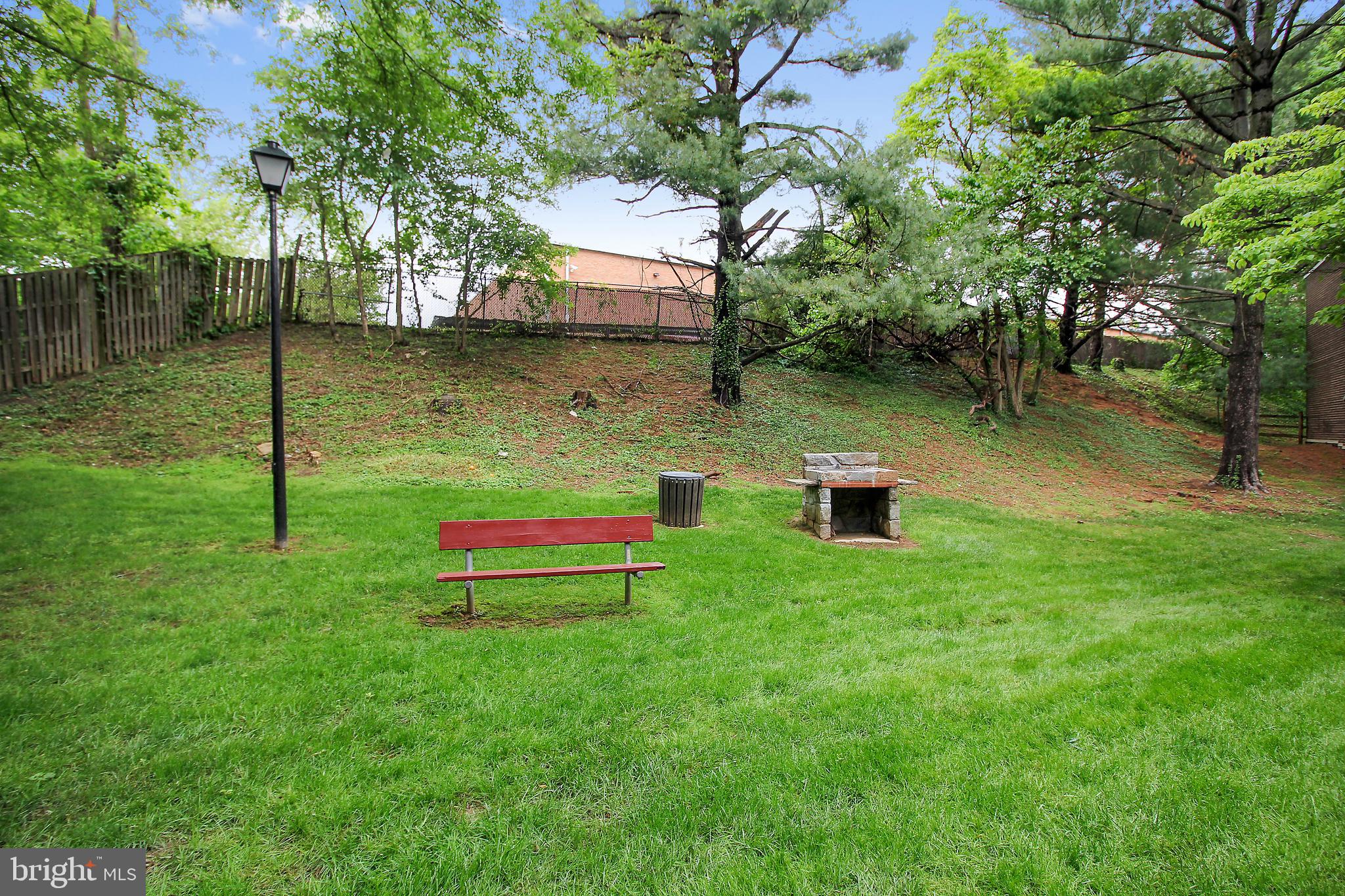 17817 Buehler Road, Unit 96 Olney, MD 20832 - Photo 27 of 38 a backyard of a house with lots of green space